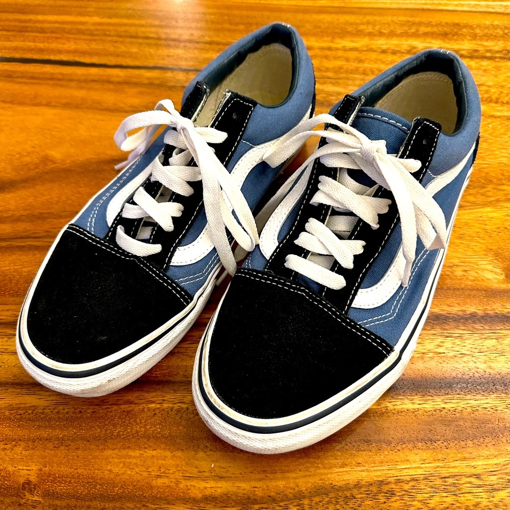 women’s 8 vans blue with light blue Excellent cond. men’s 6.5.